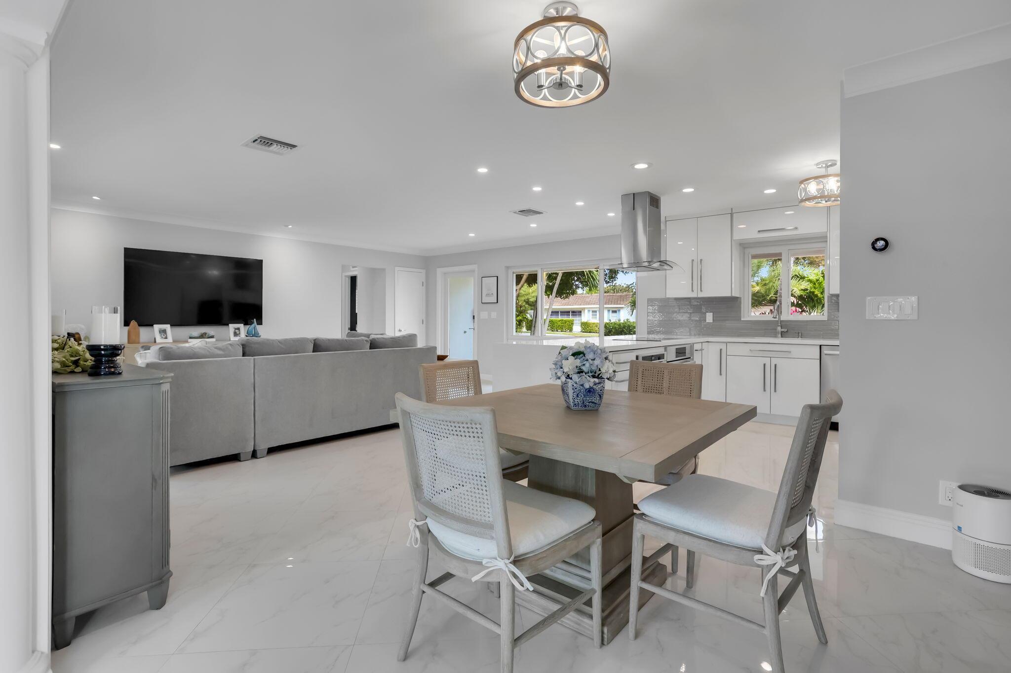 VENETIAN ISLES 3RD SEC - Residential