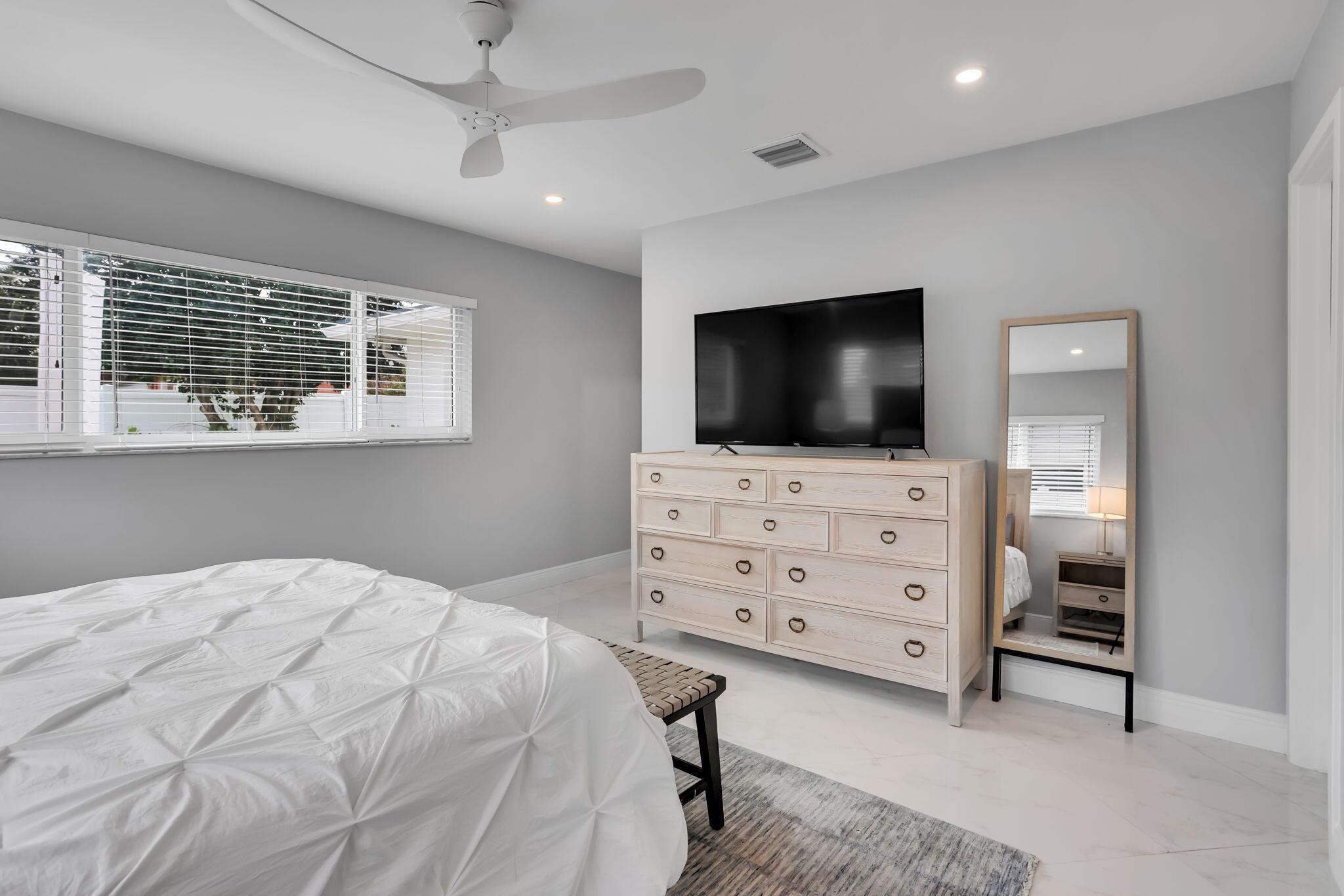 VENETIAN ISLES 3RD SEC - Residential