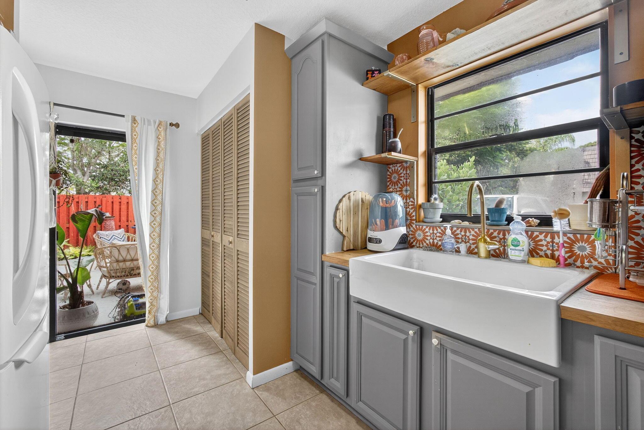 JUPITER LAKES TOWNHOMES C - Residential Lease