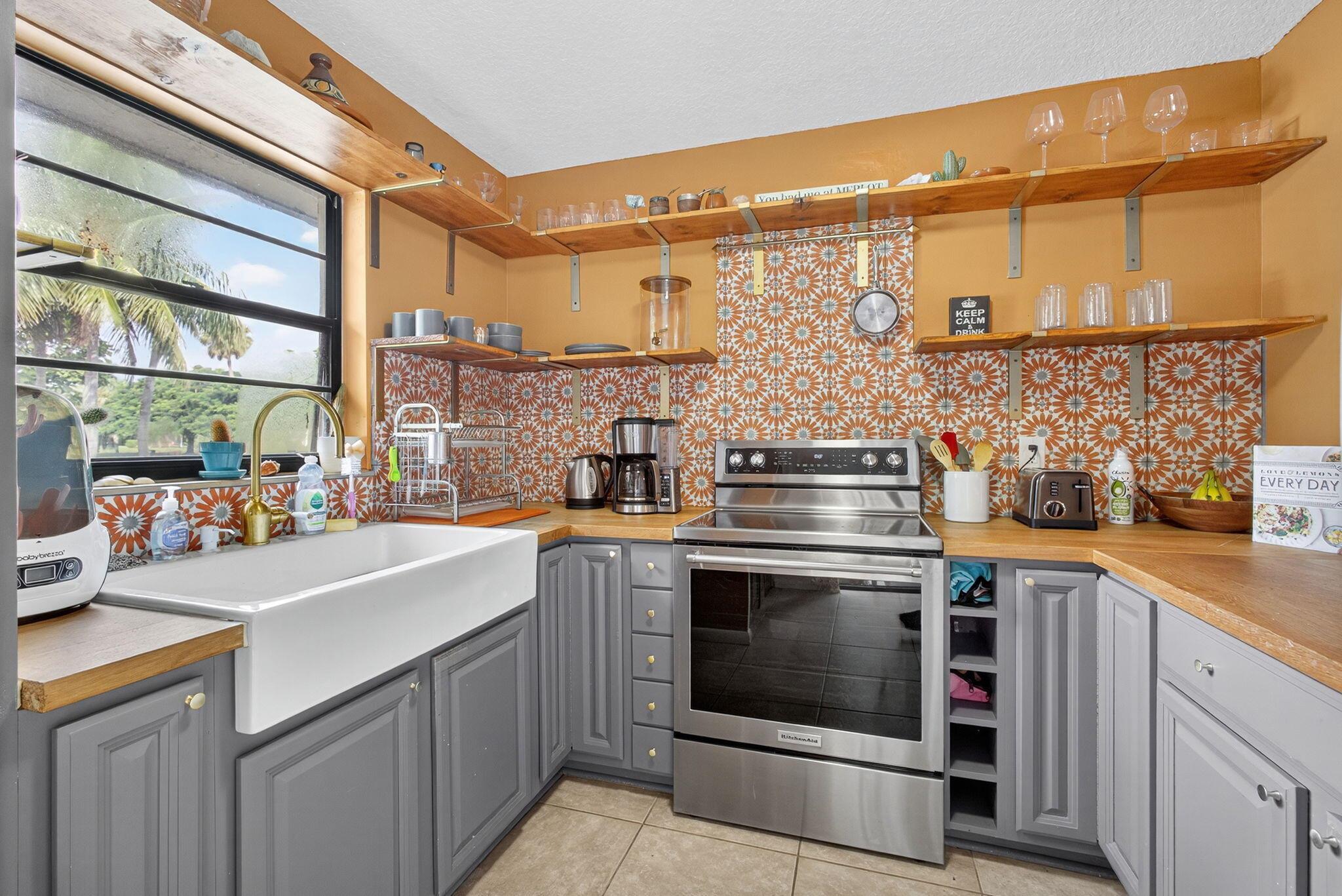 JUPITER LAKES TOWNHOMES C - Residential Lease