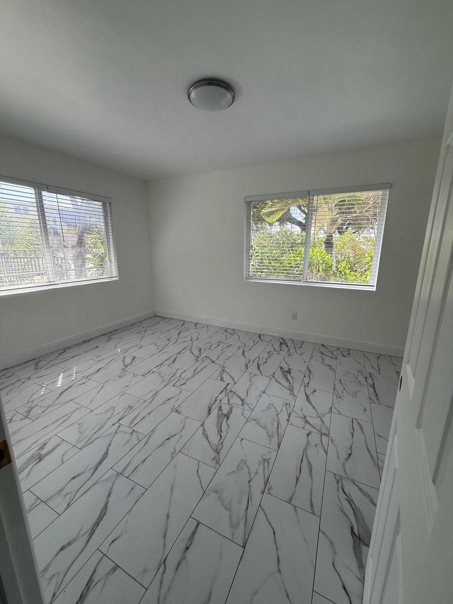 LAKE WORTH TOWN OF - Residential Lease