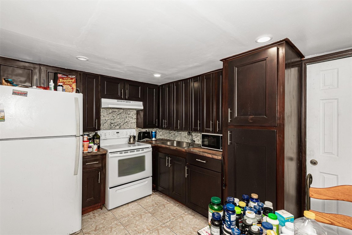 Paradise Gardens Sec 4 76 - Residential