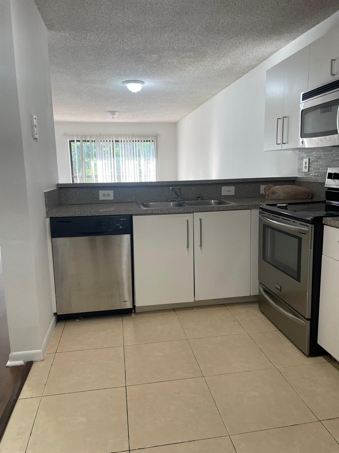 VILLAS DE VENEZIA - Residential Lease