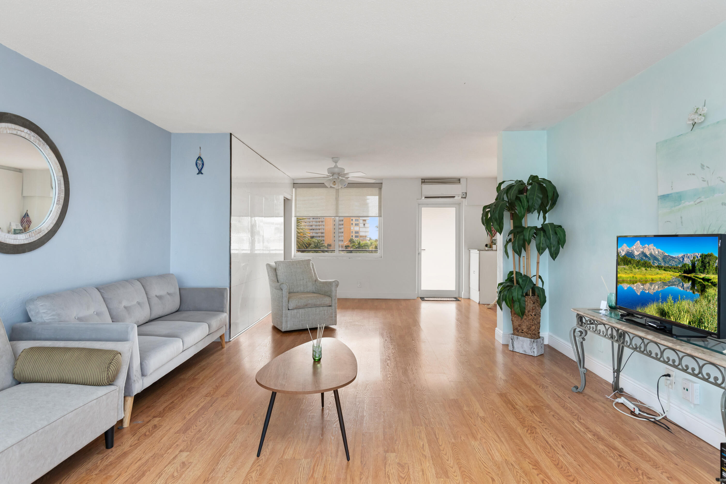 401 N Riverside Drive 406