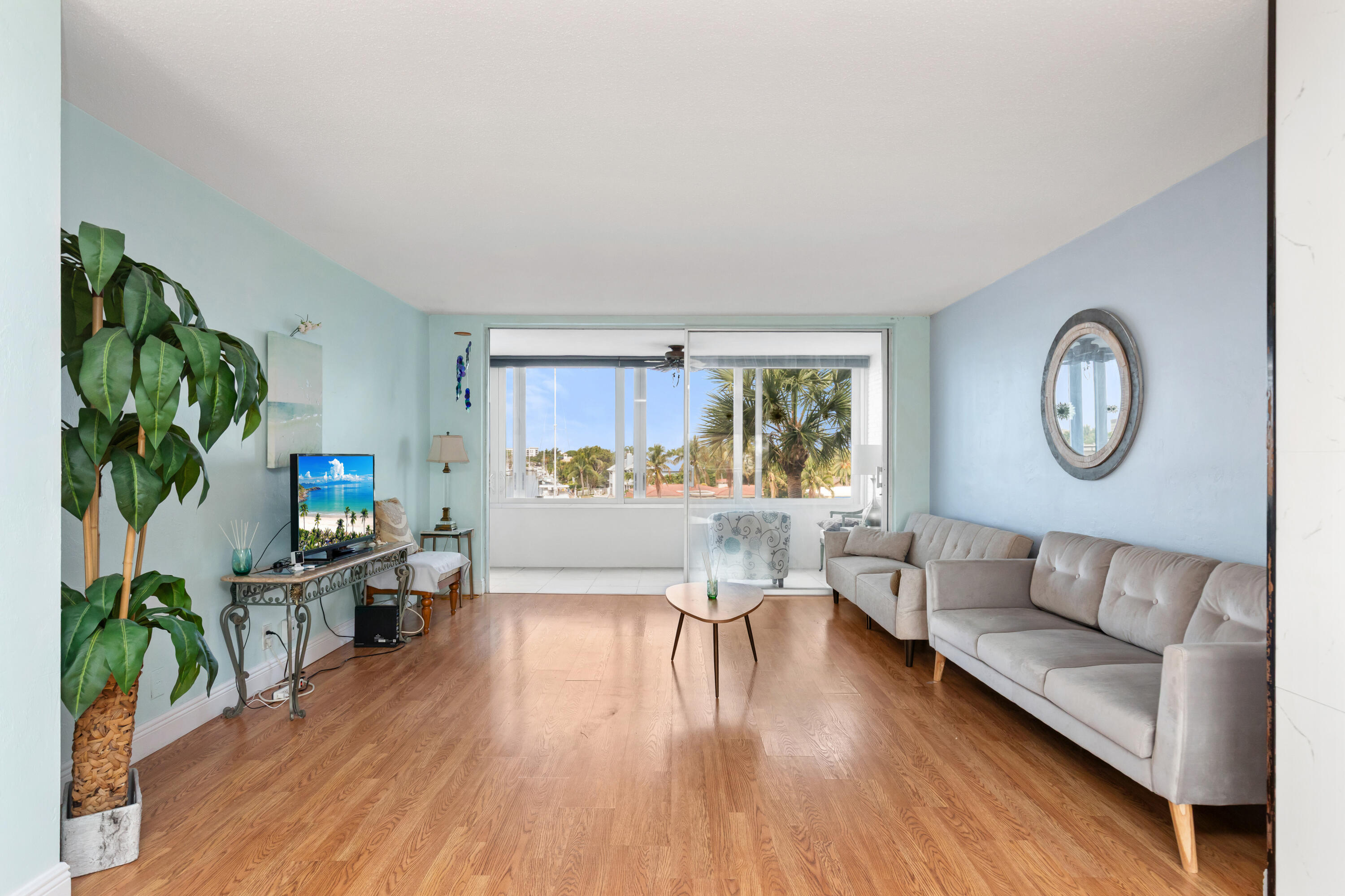 401 N Riverside Drive 406