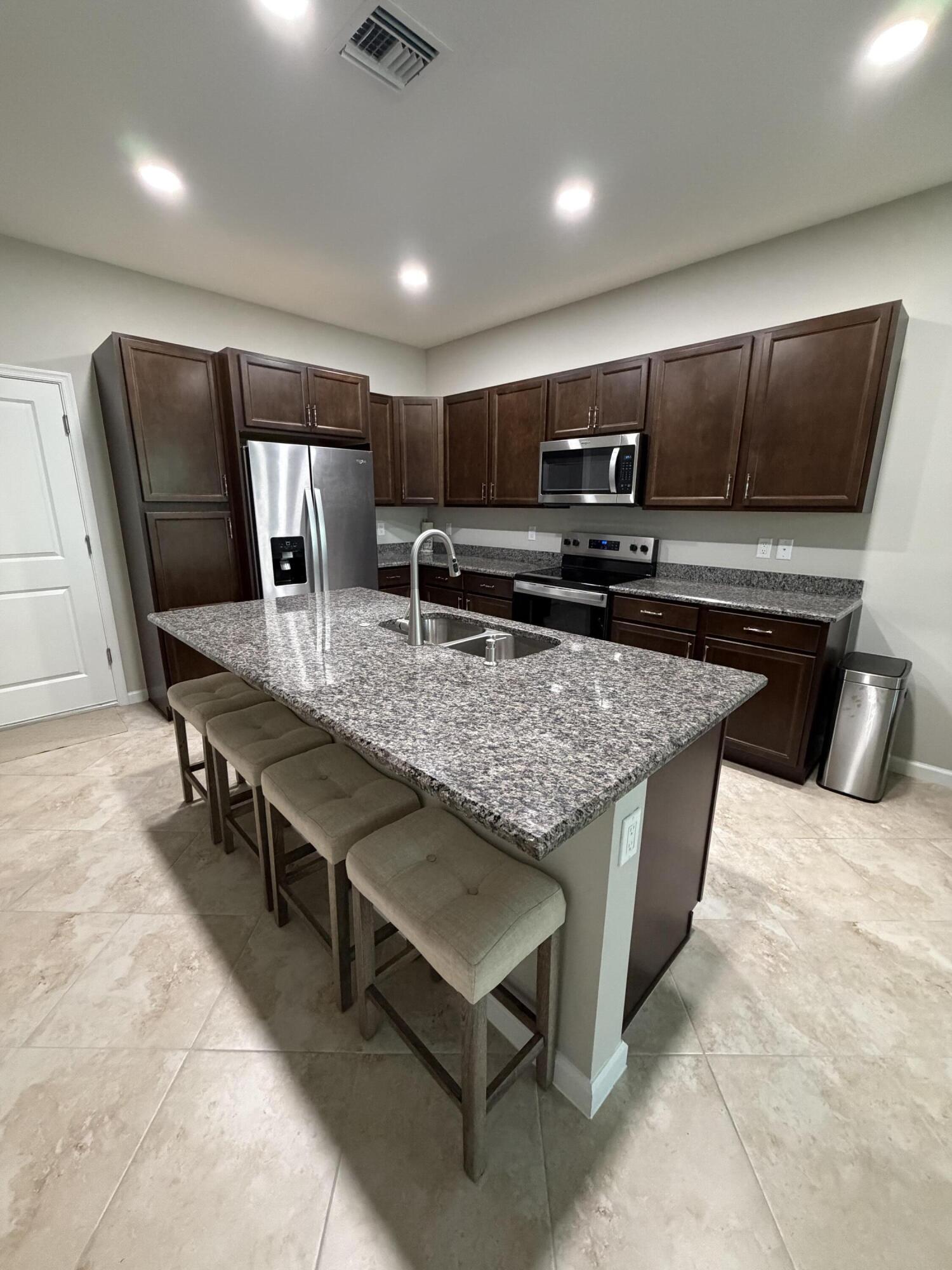 View photos, virtual tours, details... 4773 N Longwood Lake Square