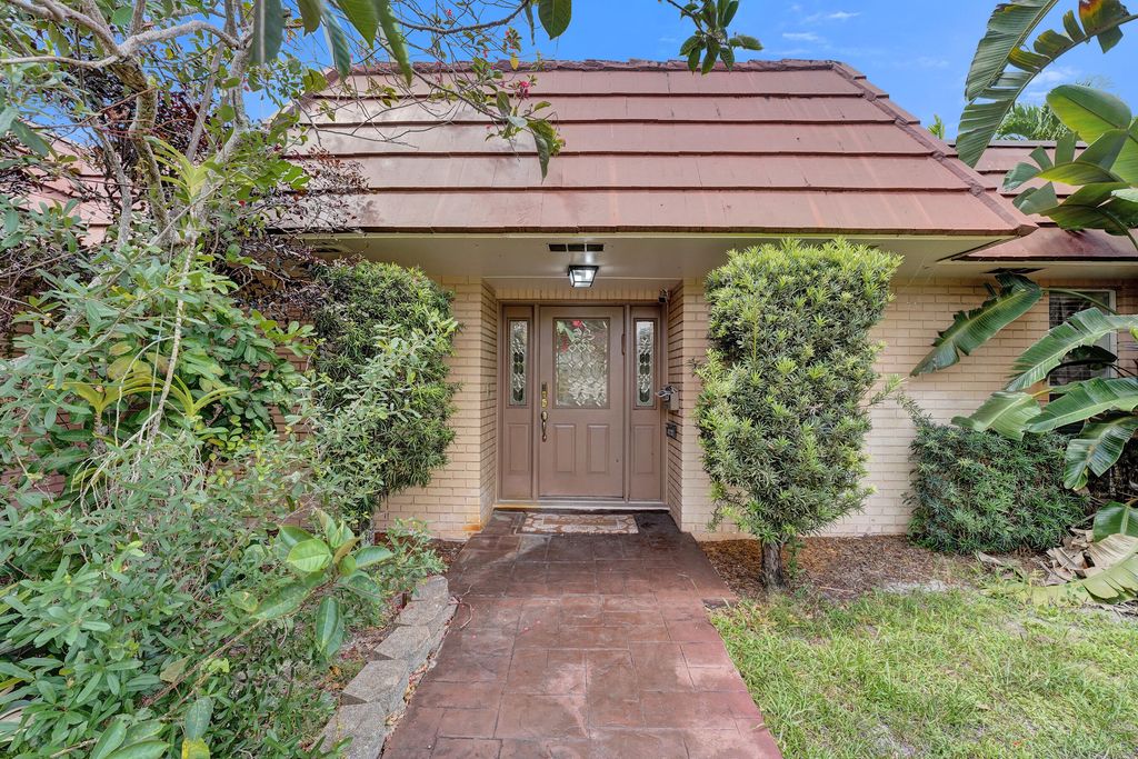 Photo of 4721 Sarazen Drive, Hollywood, FL 33021 (MLS # B26039918)
