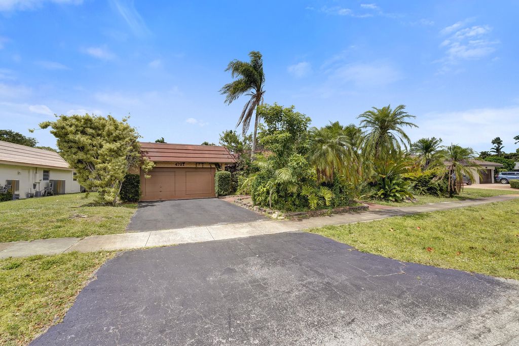 Photo of 4721 Sarazen Drive, Hollywood, FL 33021 (MLS # B26039918)