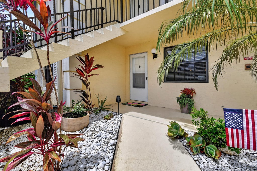 Photo of 1091 Keystone Drive, Jupiter, FL 33458 (MLS # B26048472)