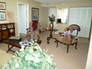 LAKEWOOD MIDRISE CONDO - Residential Lease