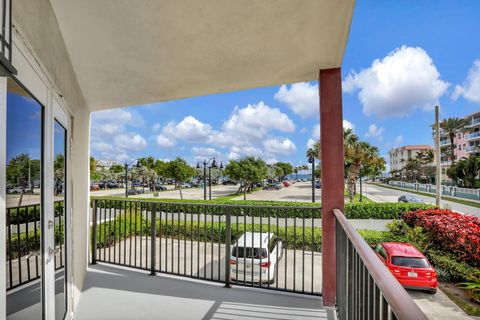 A home in Deerfield Beach