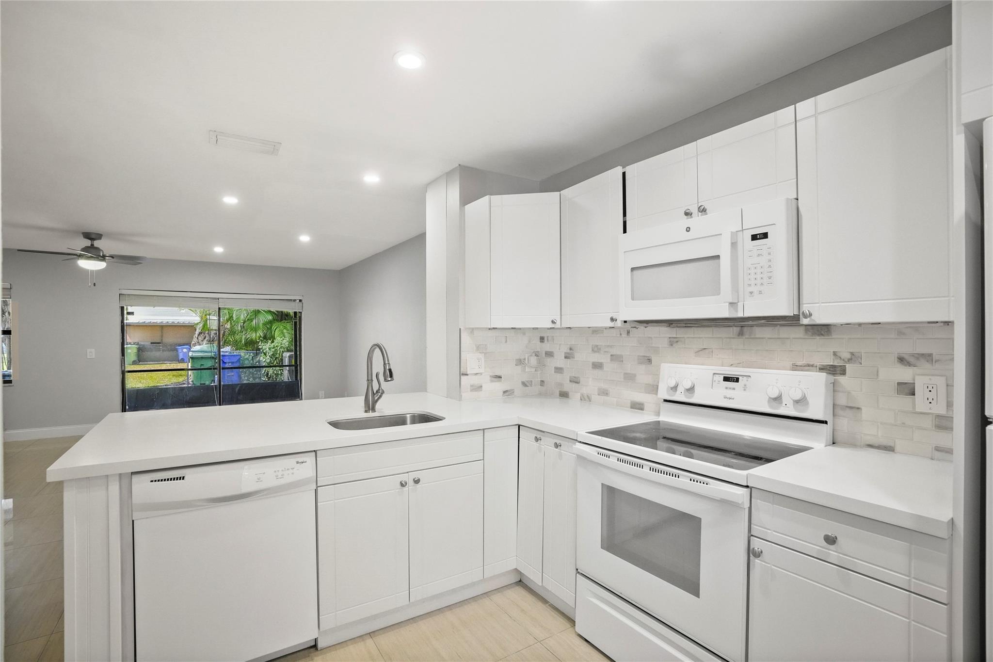 PEMBROKE POINTE SECTION T - Residential