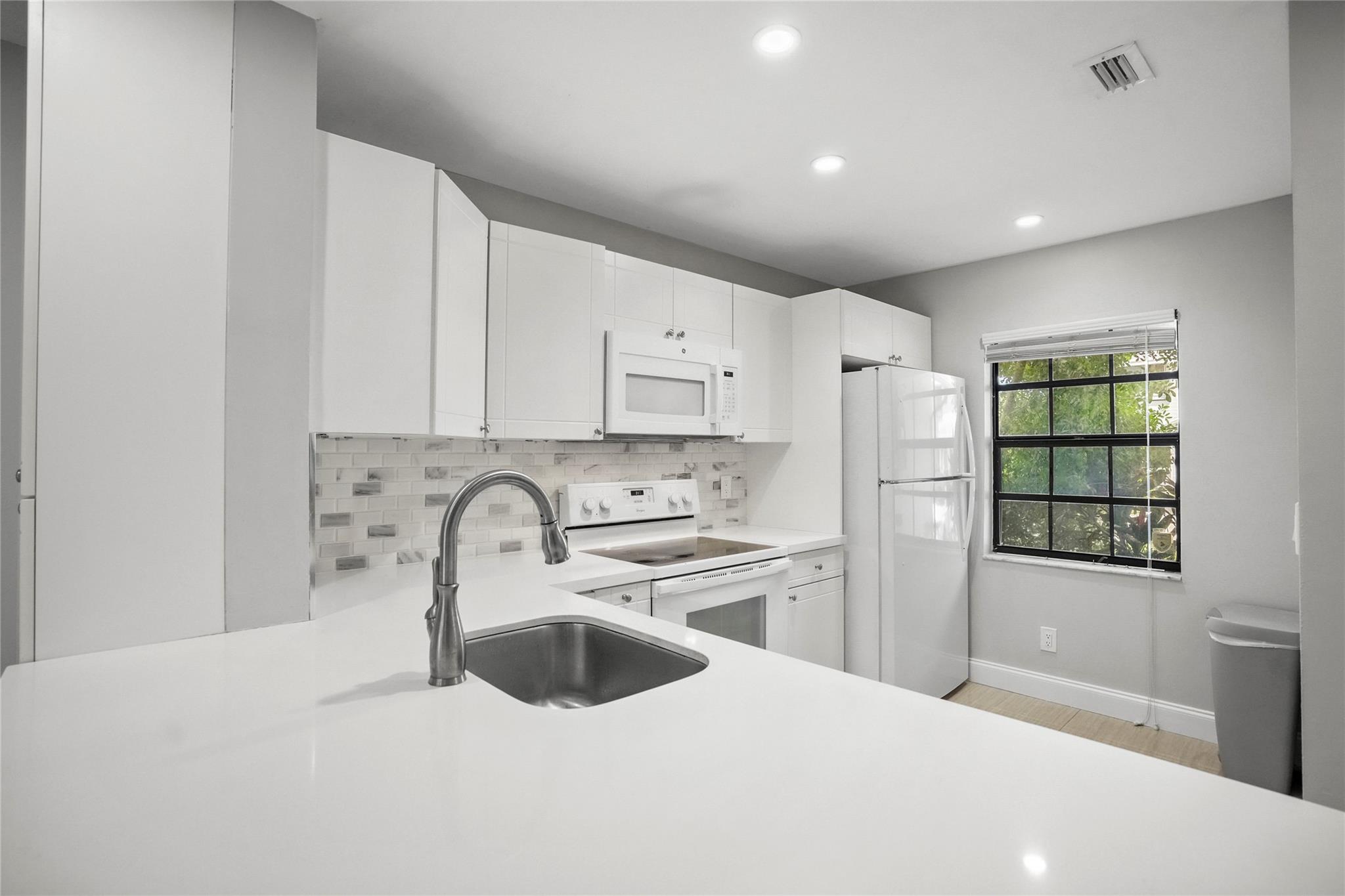 PEMBROKE POINTE SECTION T - Residential