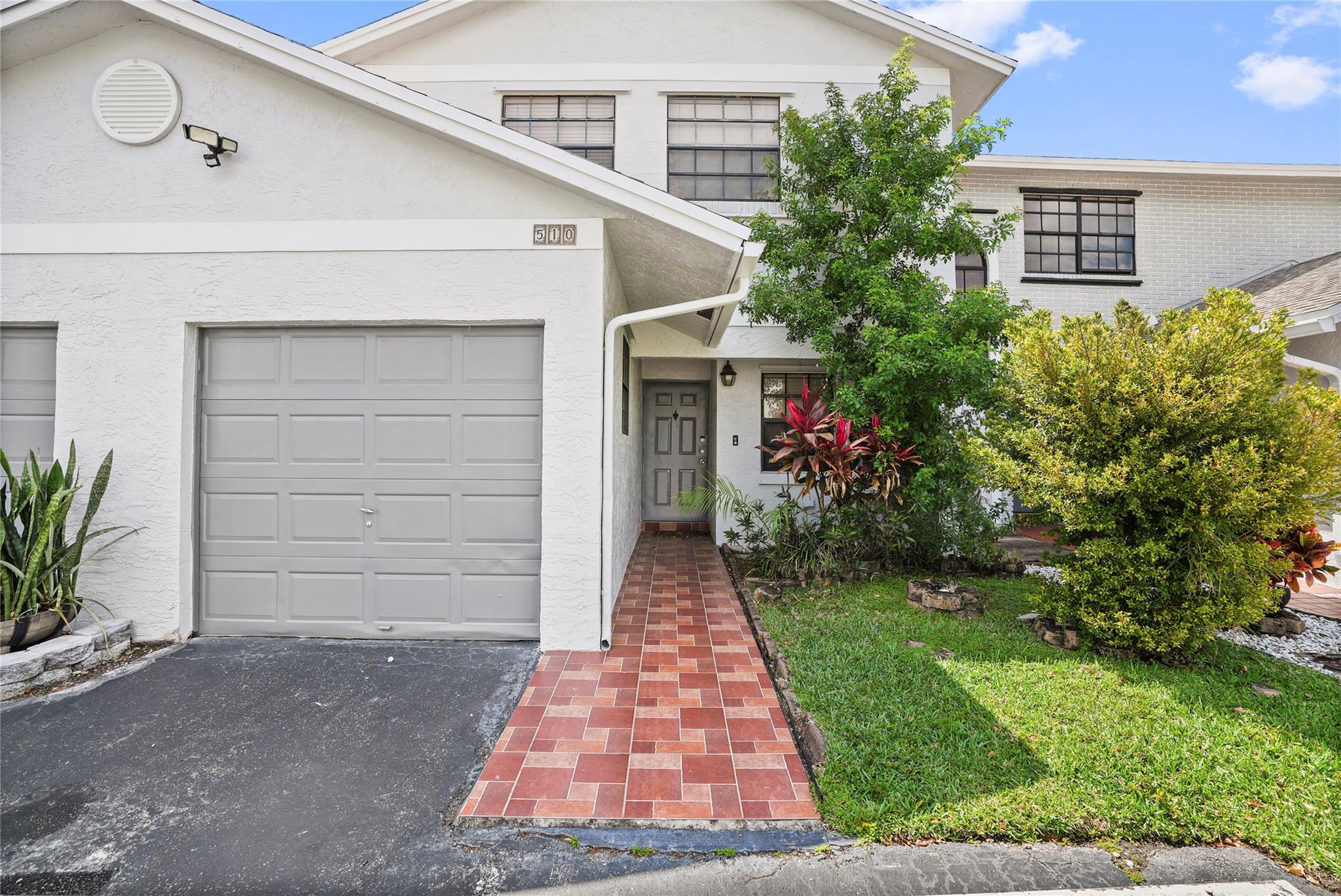 PEMBROKE POINTE SECTION T - Residential