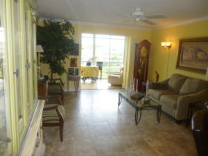 VILLAGE ROYALE GREENHILL - Residential