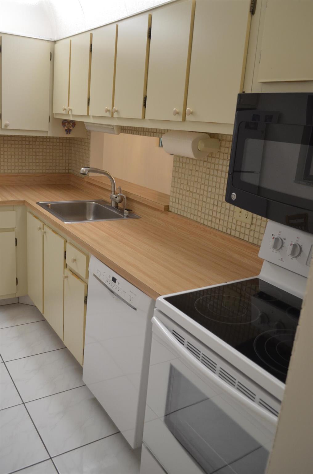 5250 Las Verdes Circle 105