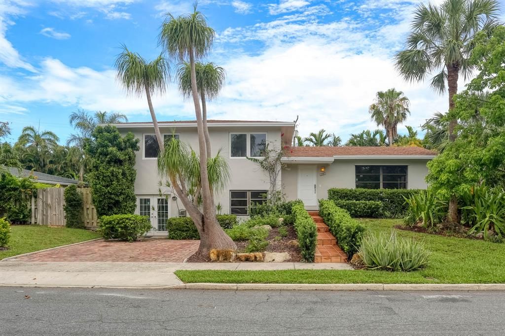 Photo of 121 Costello Road, West Palm Beach, FL 33405 (MLS # R10750610)