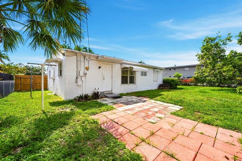 Tiny photo for 1716 N 25th Avenue, Hollywood, FL 33020 (MLS # B26045941)