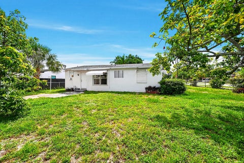 Tiny photo for 1716 N 25th Avenue, Hollywood, FL 33020 (MLS # B26045941)