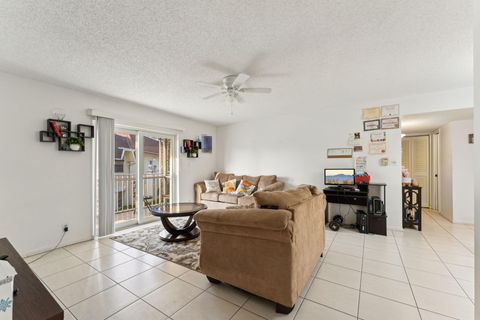 Condominium in Deerfield Beach FL 706 2nd Avenue 4.jpg