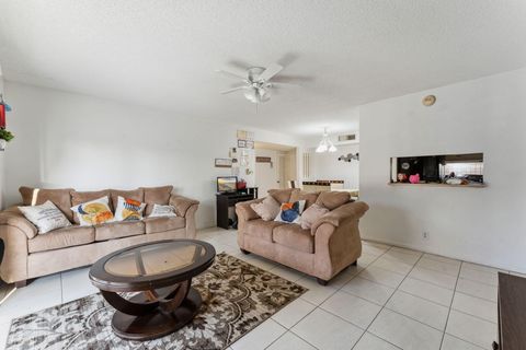 Condominium in Deerfield Beach FL 706 2nd Avenue 2.jpg