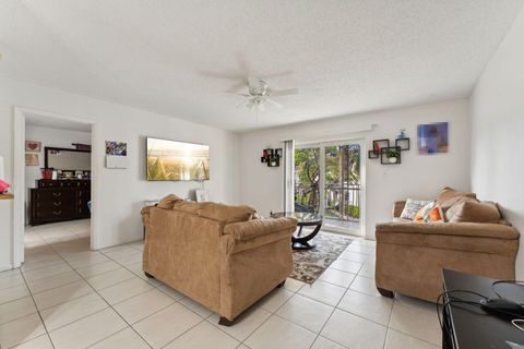 Condominium in Deerfield Beach FL 706 2nd Avenue 3.jpg