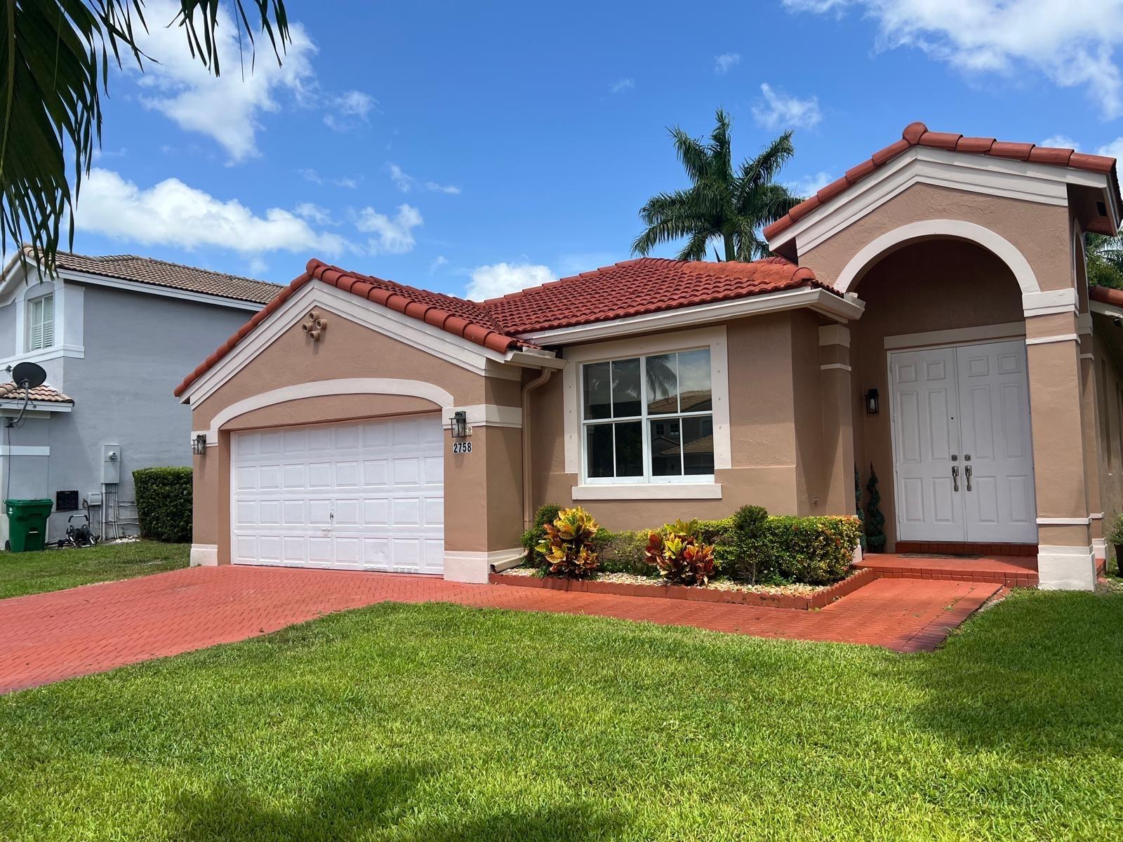 Pod 6 At Monarch Lakes 16 - Residential Lease