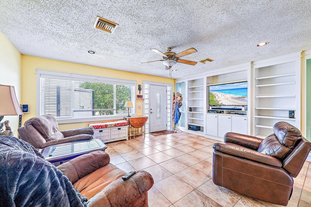 Photo of 2490 SE Madison Street, Stuart, FL 34997 (MLS # R10981582)