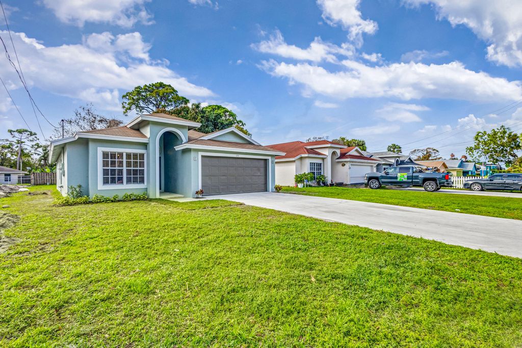 Photo of 6816 3rd Street, Jupiter, FL 33458 (MLS # R10953871)
