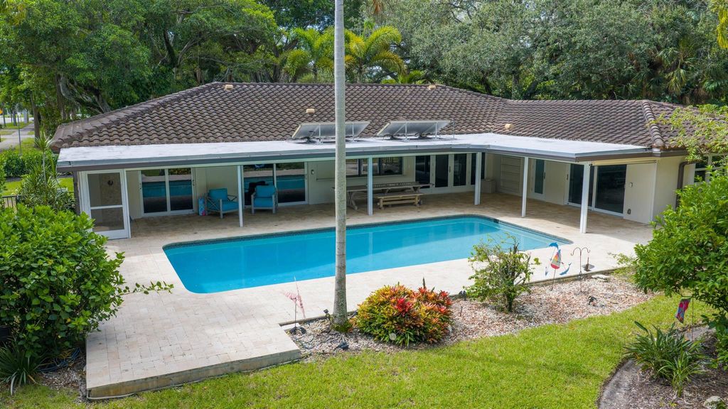 Photo of 801 Alamanda Street, Boca Raton, FL 33486 (MLS # R11131039)