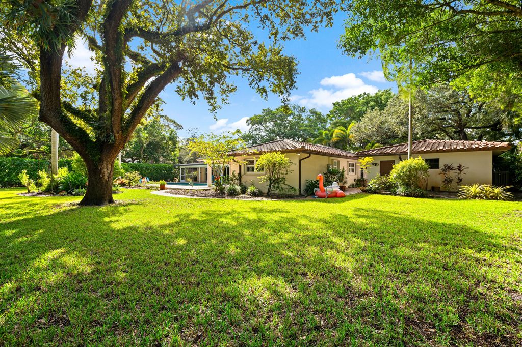 Photo of 801 Alamanda Street, Boca Raton, FL 33486 (MLS # R11131039)