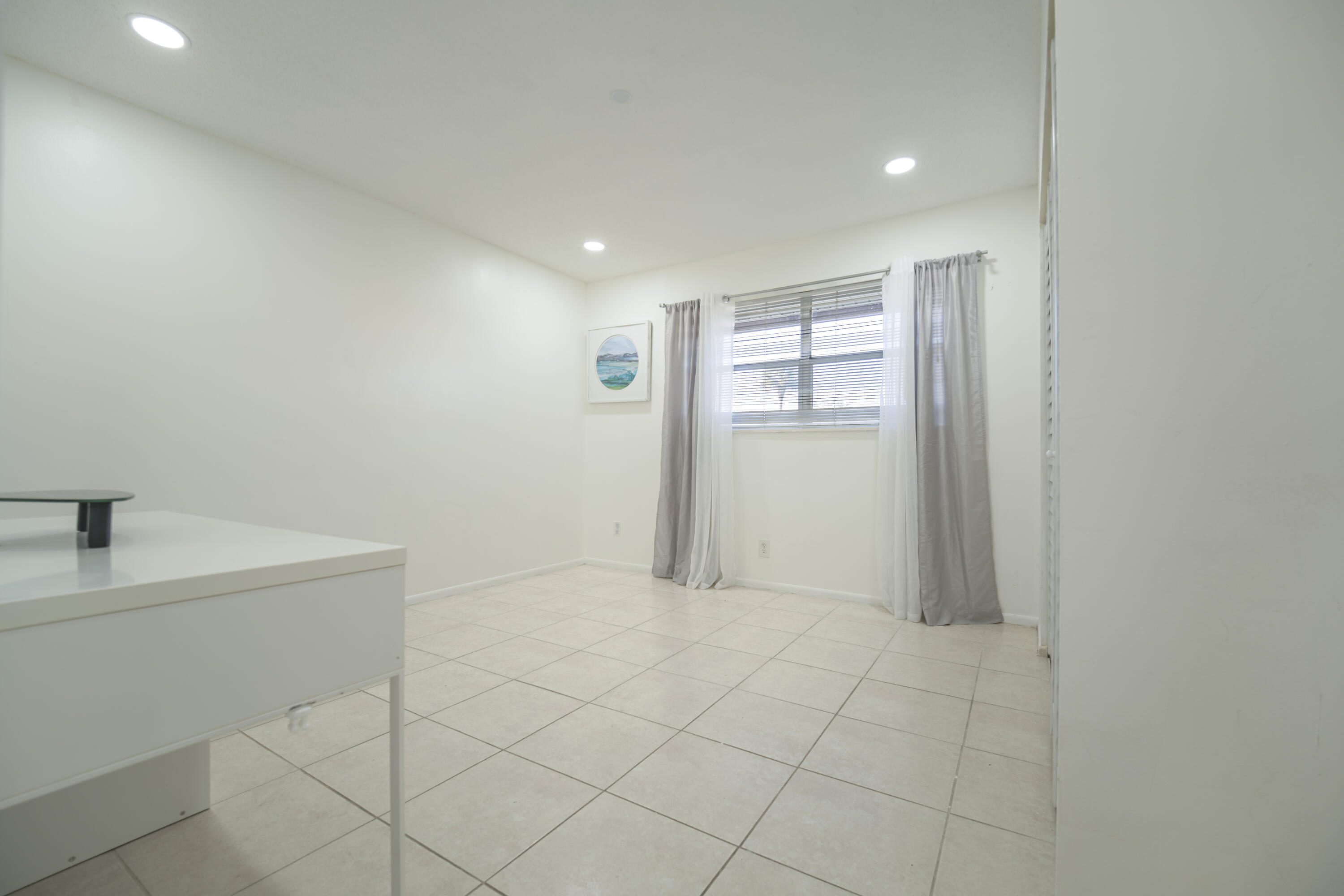 GOLDEN LAKES VILLAGE COND 1 THRU 13-A - Residential Lease