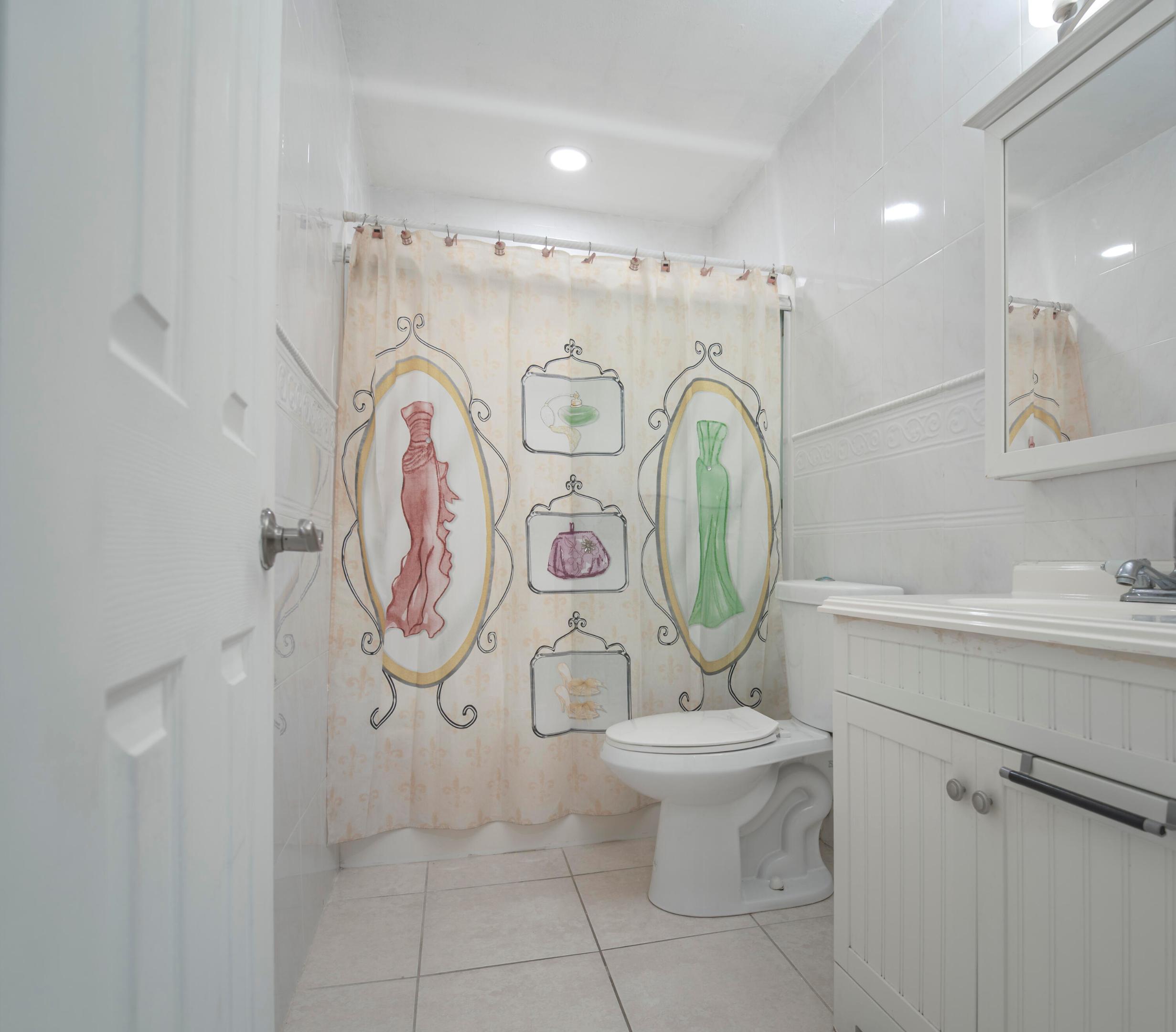 GOLDEN LAKES VILLAGE COND 1 THRU 13-A - Residential Lease