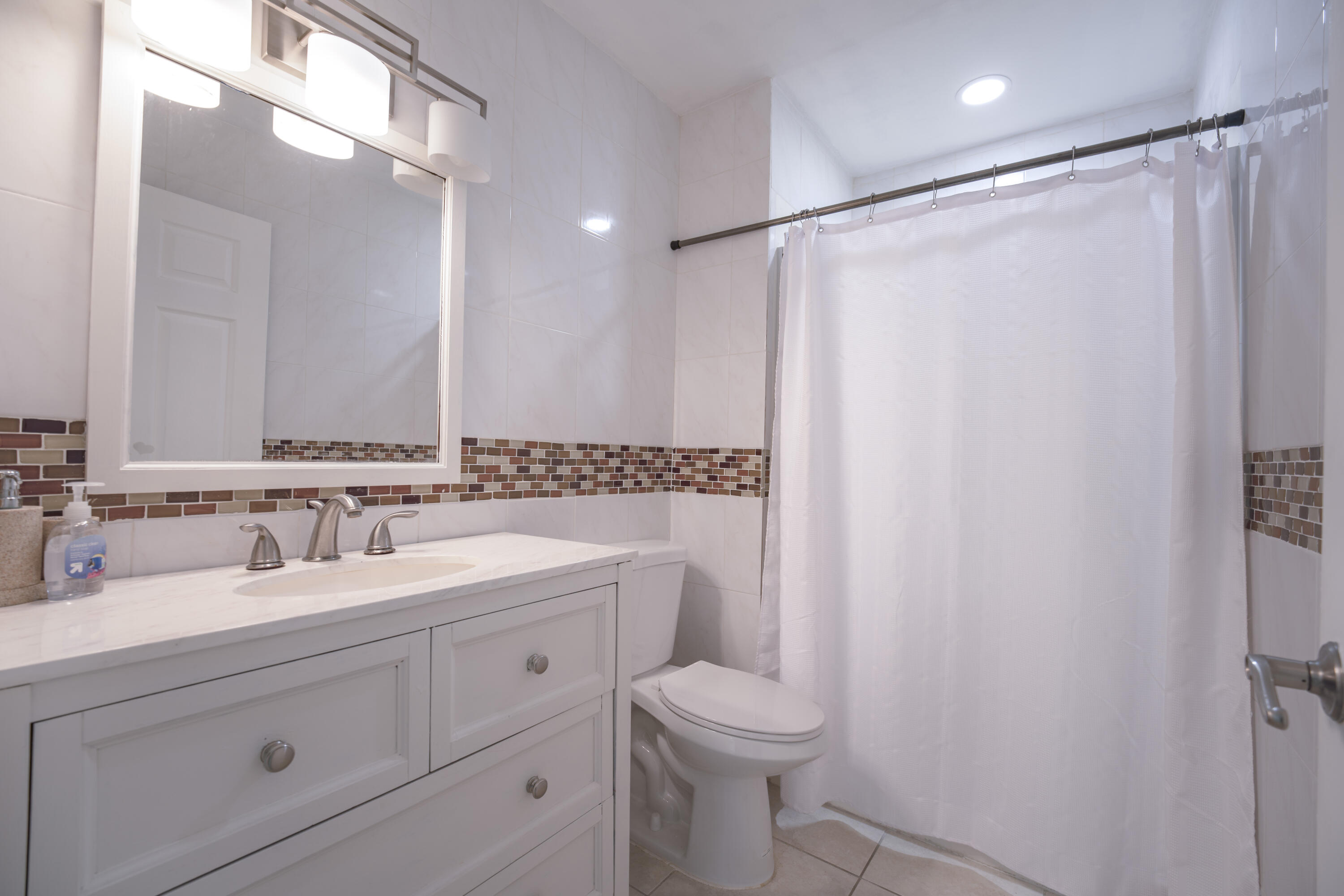 GOLDEN LAKES VILLAGE COND 1 THRU 13-A - Residential Lease