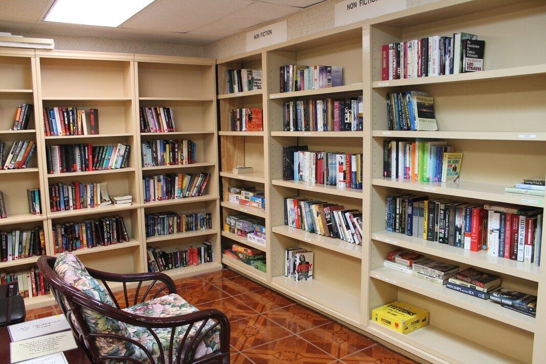 GOLDEN LAKES VILLAGE COND 1 THRU 13-A - Residential Lease