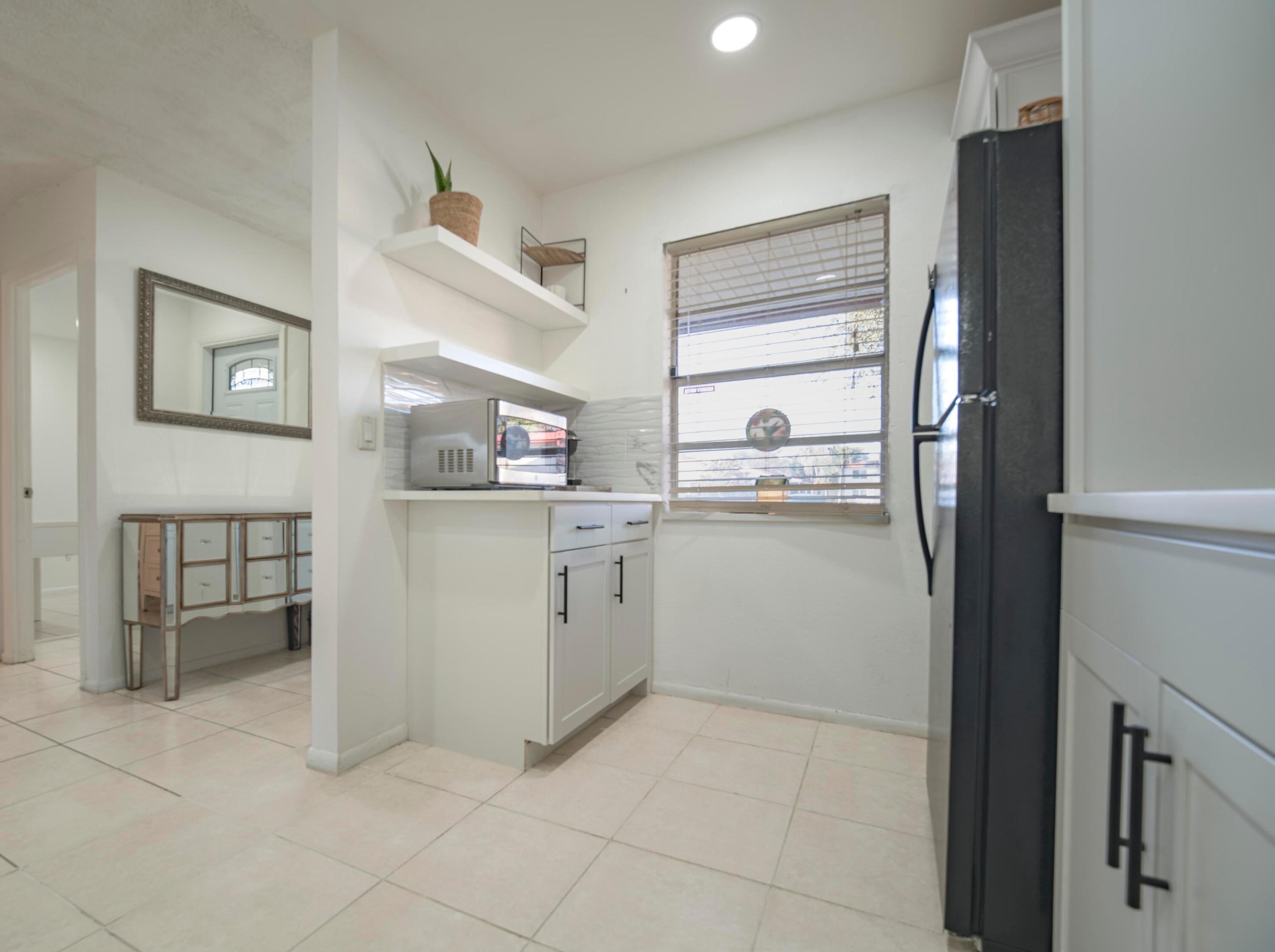 GOLDEN LAKES VILLAGE COND 1 THRU 13-A - Residential Lease