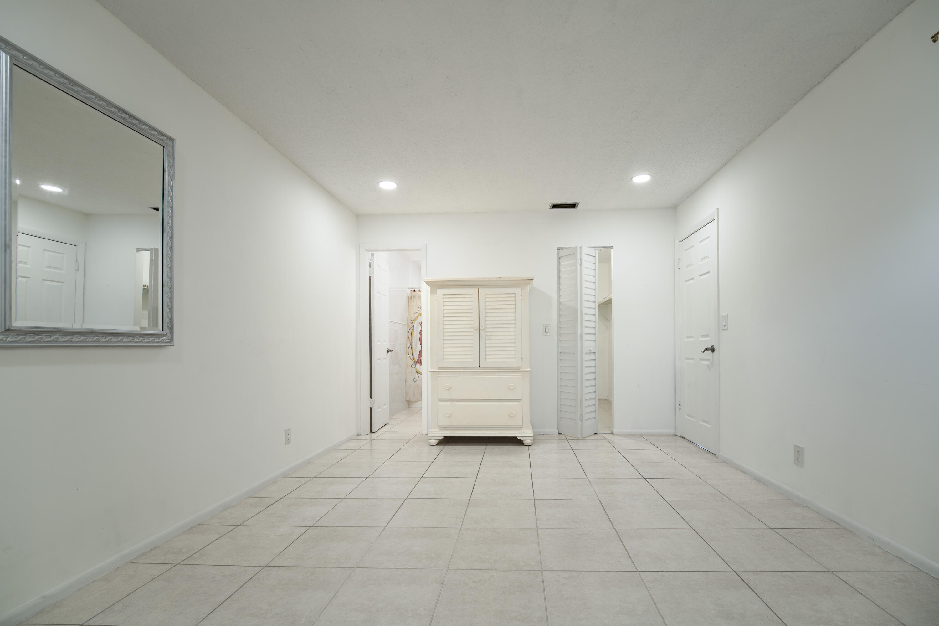 GOLDEN LAKES VILLAGE COND 1 THRU 13-A - Residential Lease