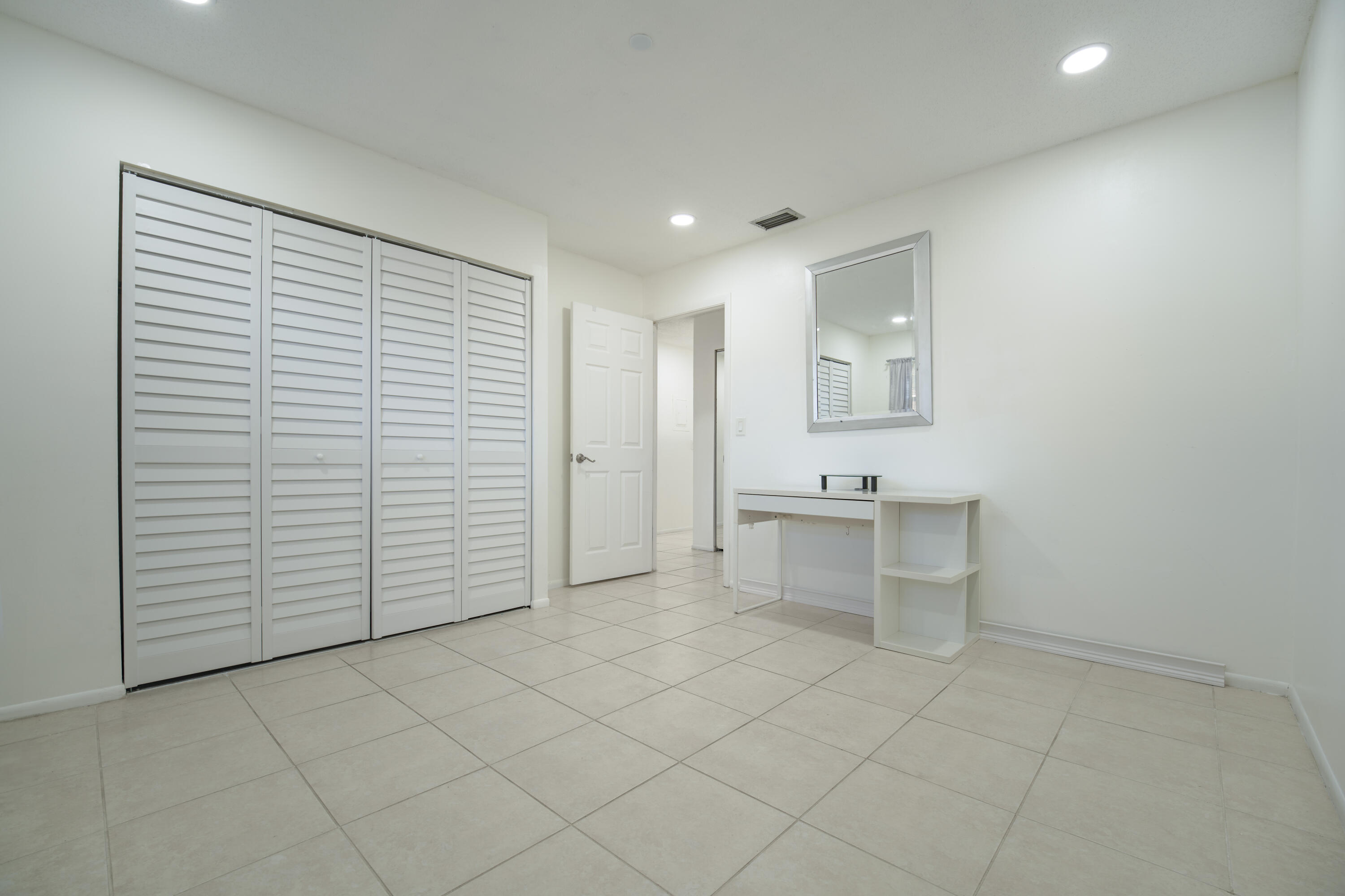 GOLDEN LAKES VILLAGE COND 1 THRU 13-A - Residential Lease