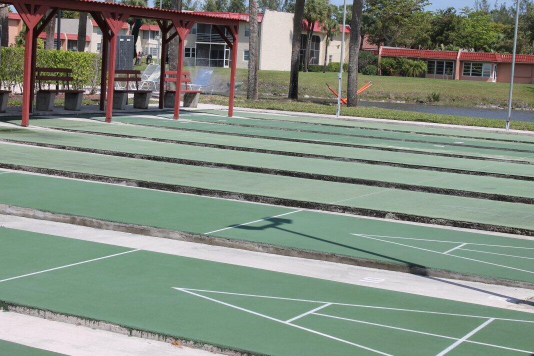 GOLDEN LAKES VILLAGE COND 1 THRU 13-A - Residential Lease