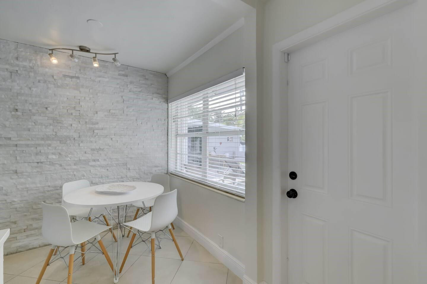 Oakland Ocean Mile Add 29 - Residential Income