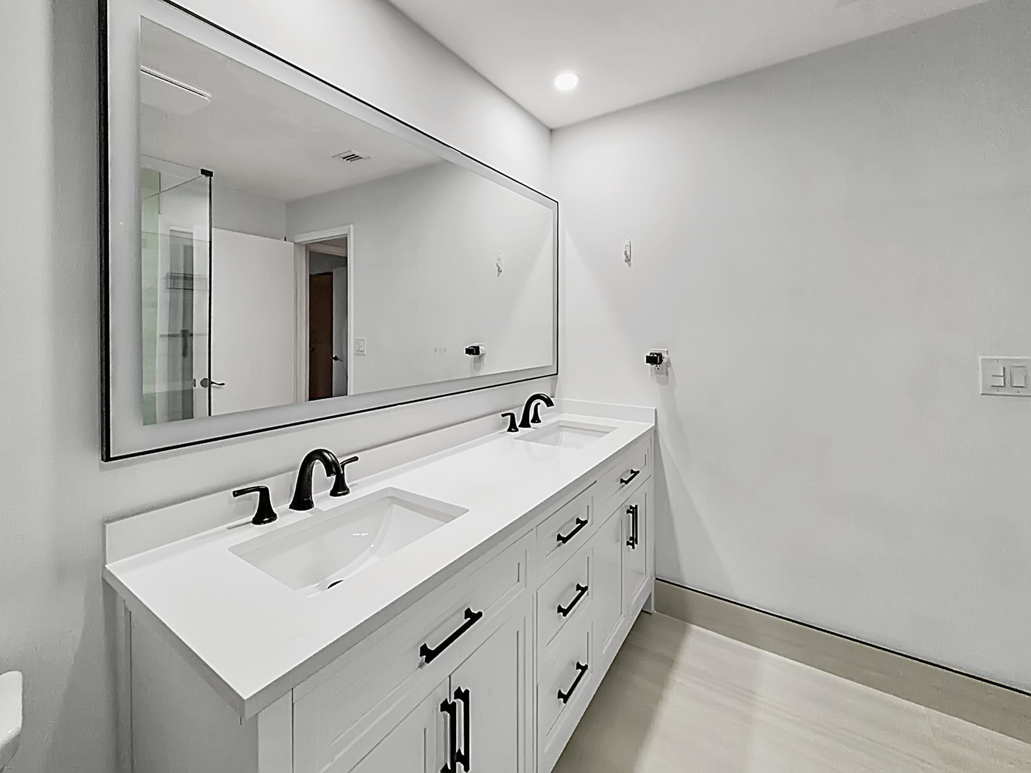 THE RACQUET CLUB - Residential