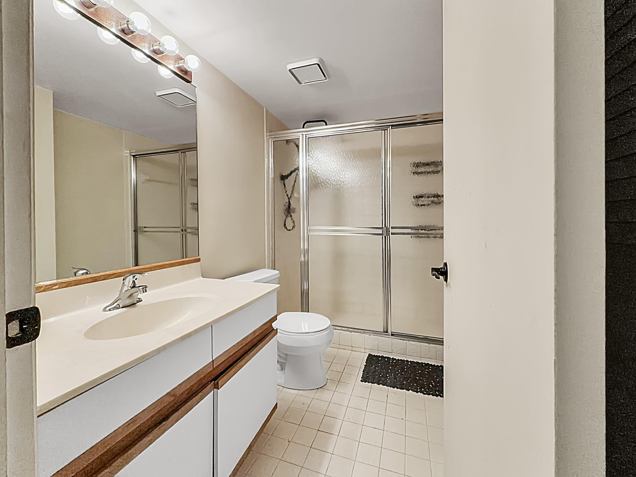 THE RACQUET CLUB - Residential