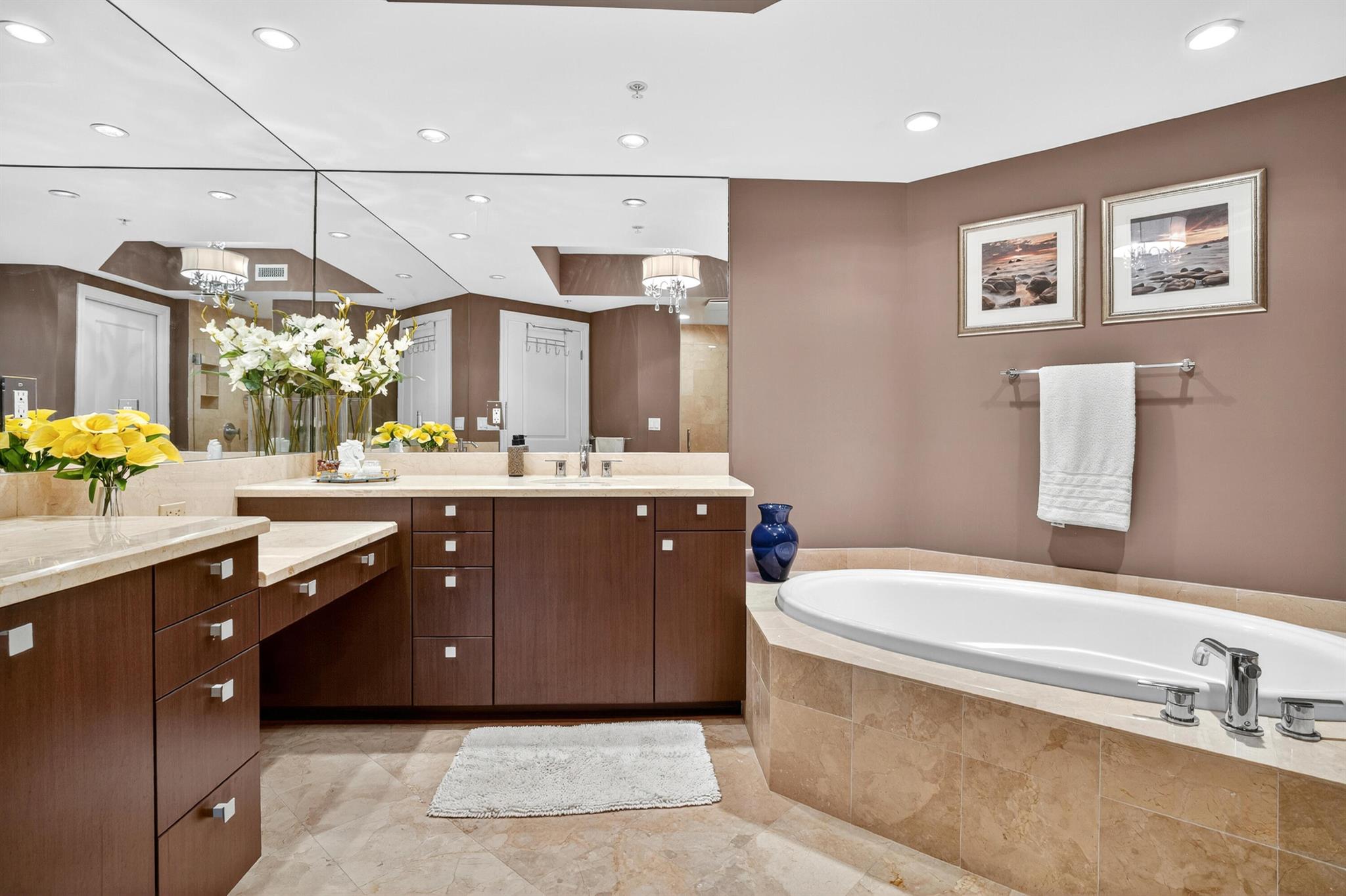 PLAZA AT OCEANSIDE (THE) - Residential