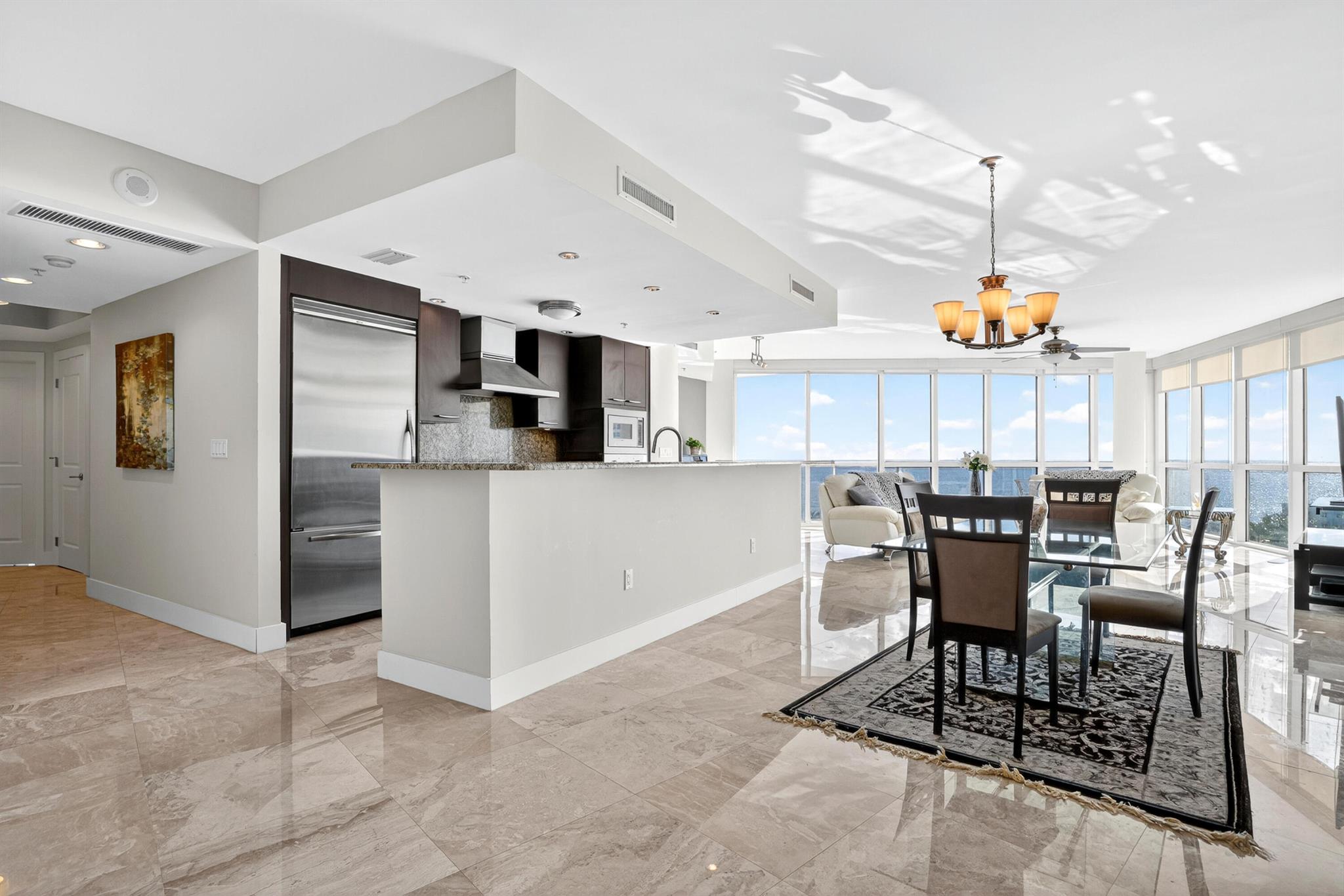 1 N Ocean Boulevard 806