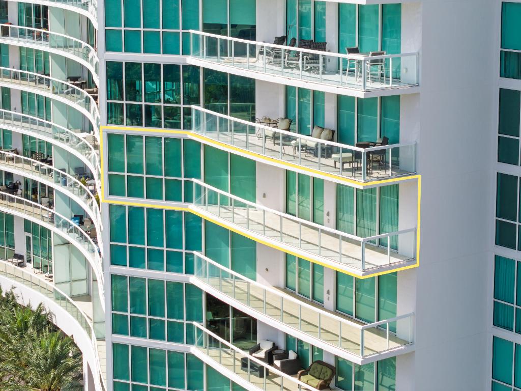 1 N Ocean Boulevard 806