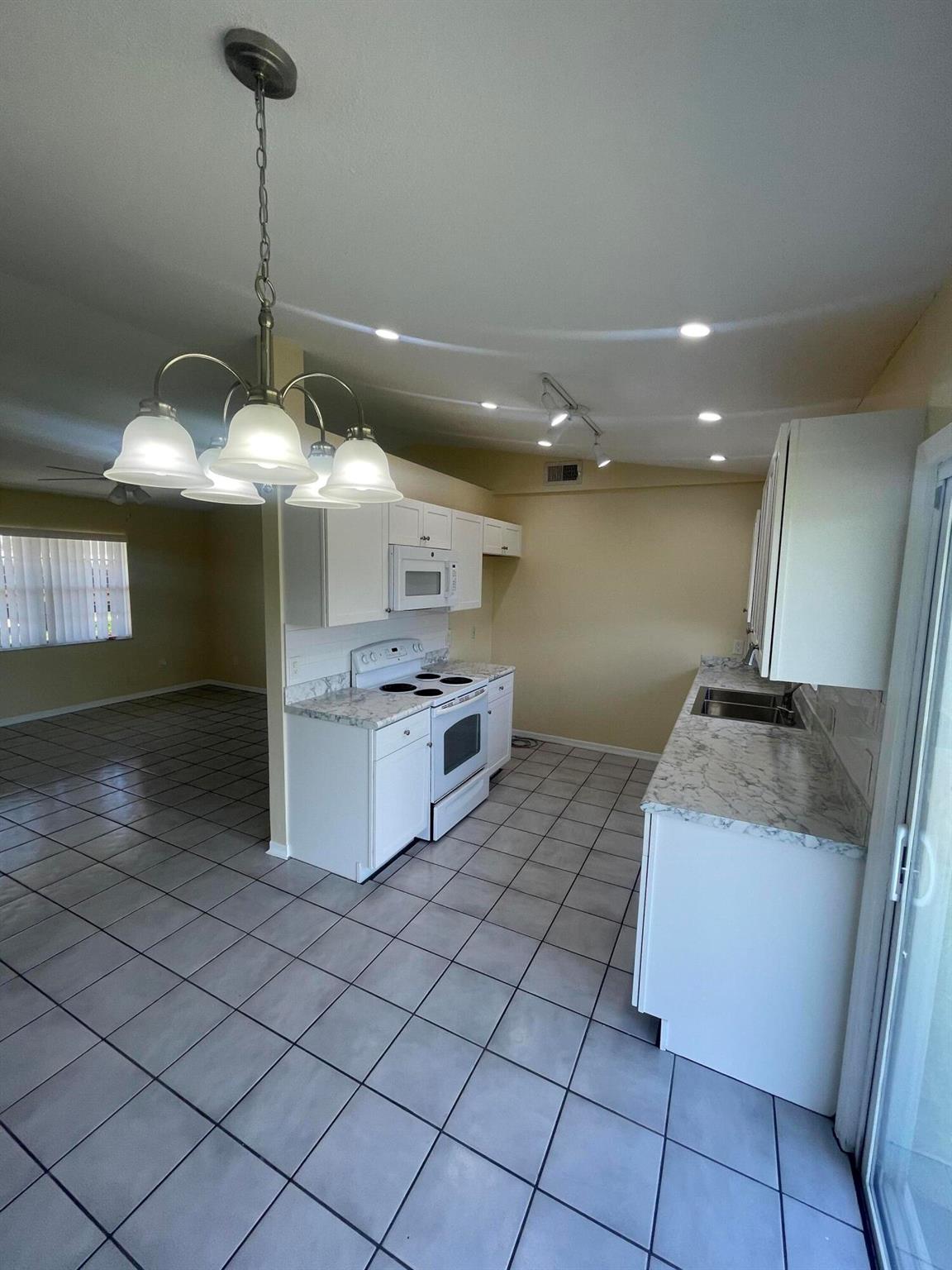 PORT ST LUCIE SECTION 9 - Residential Lease