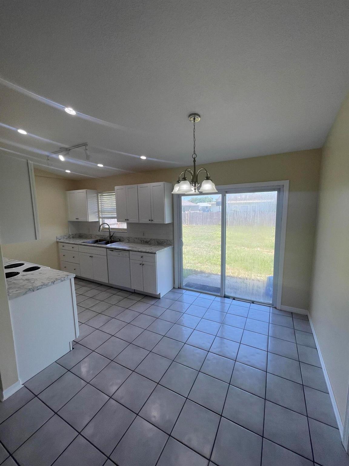 PORT ST LUCIE SECTION 9 - Residential Lease