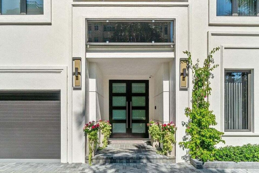 Photo of 250 NE Mizner Boulevard, Boca Raton, FL 33432 (MLS # R11112913)