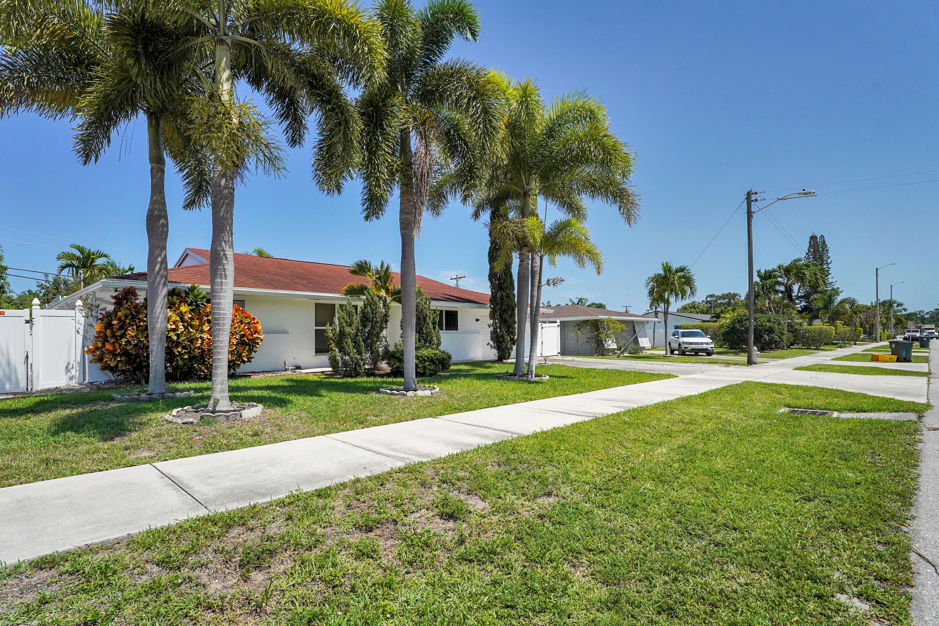 COUNTRY CLUB VILLAGE SEC A - Residential Lease