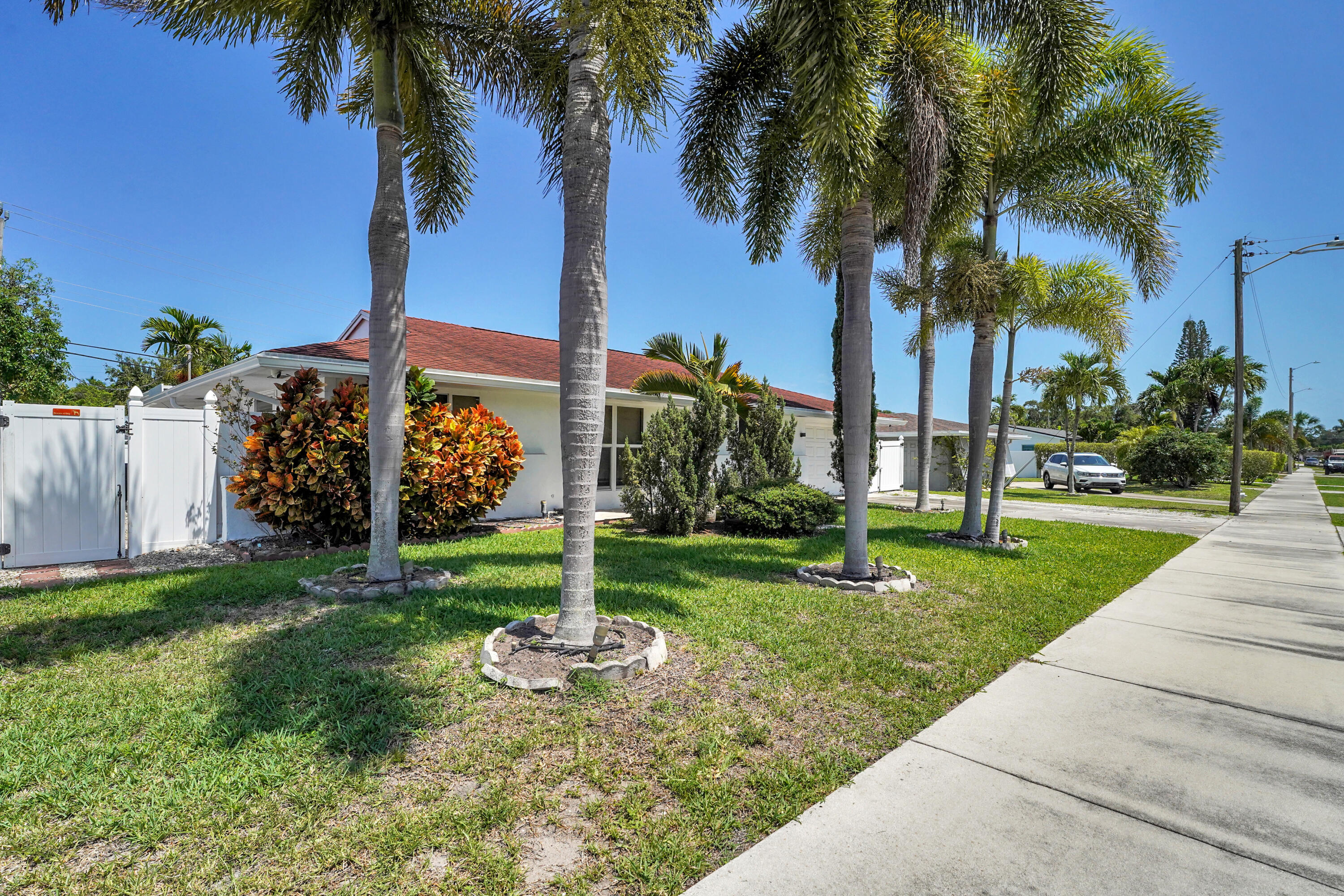COUNTRY CLUB VILLAGE SEC A - Residential Lease
